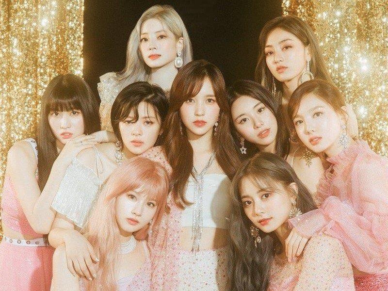Sau nhieu lan mac do gia re, TWICE duoc dau tu hang hieu trong MV moi hinh anh
