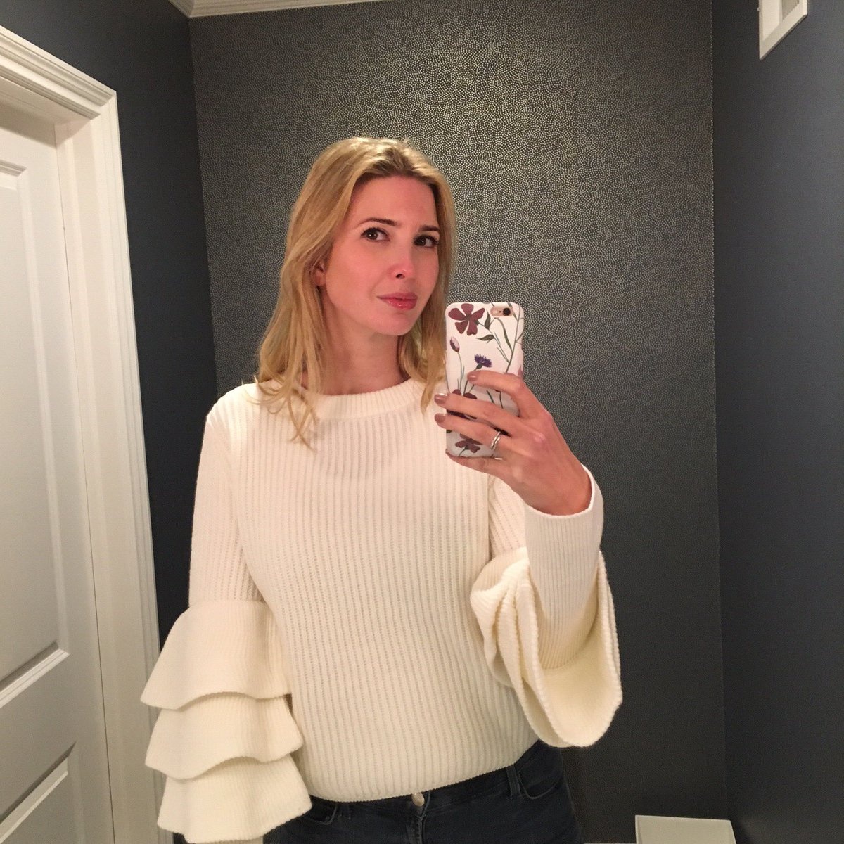 Ivanka Trump chia sẻ thói quen để có làn da đẹp ảnh 4 Ivanka Trump chia se thoi quen de co lan da dep anh 4