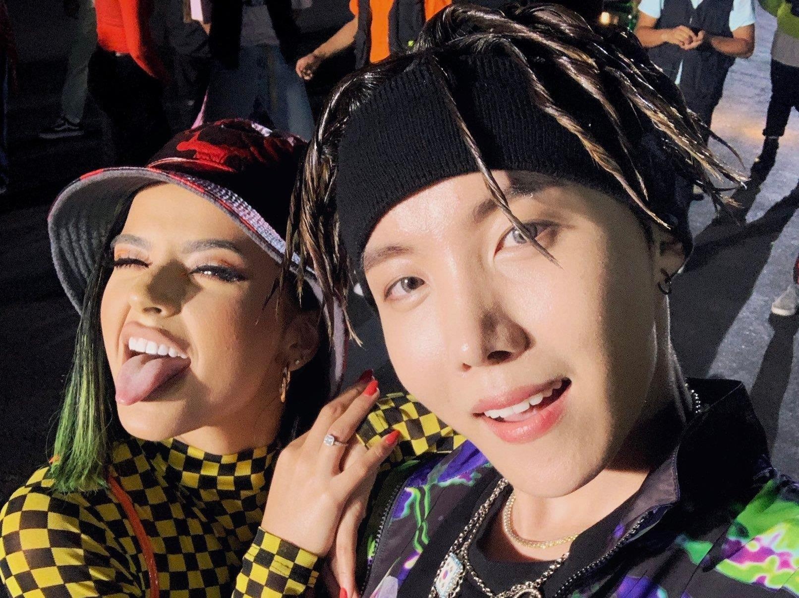 Toan bo quan ao J-Hope mac trong MV ra mat chieu nay da ban het hinh anh