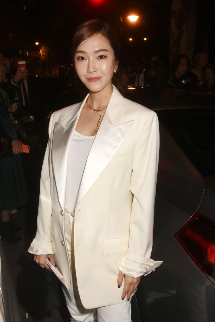 Cardi B mac ao chong nang tai Paris Fashion Week anh 4