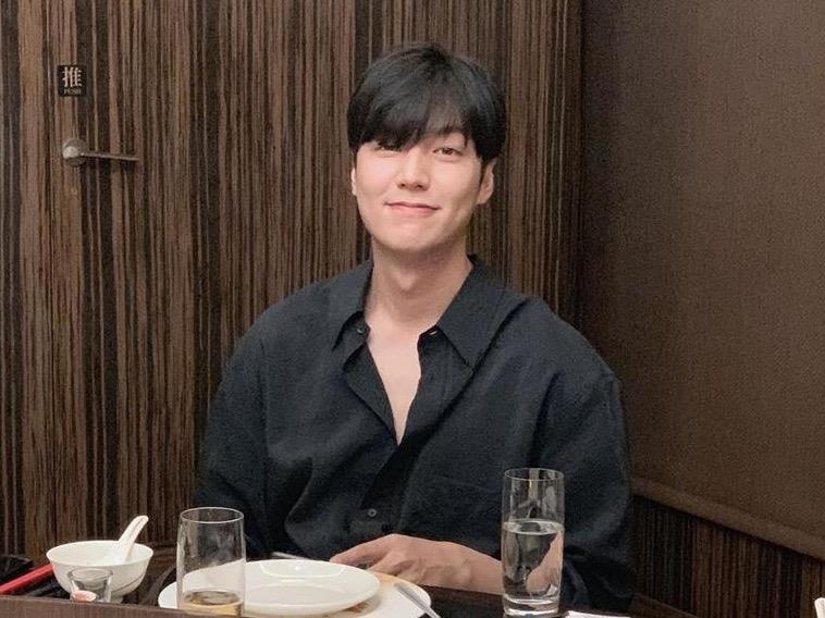 Sau khi xuat ngu, Lee Min Ho chuong mac do rong, bi che luom thuom hinh anh