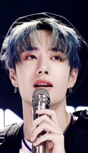 Vuong Nhat Bac trang diem mat do anh 2