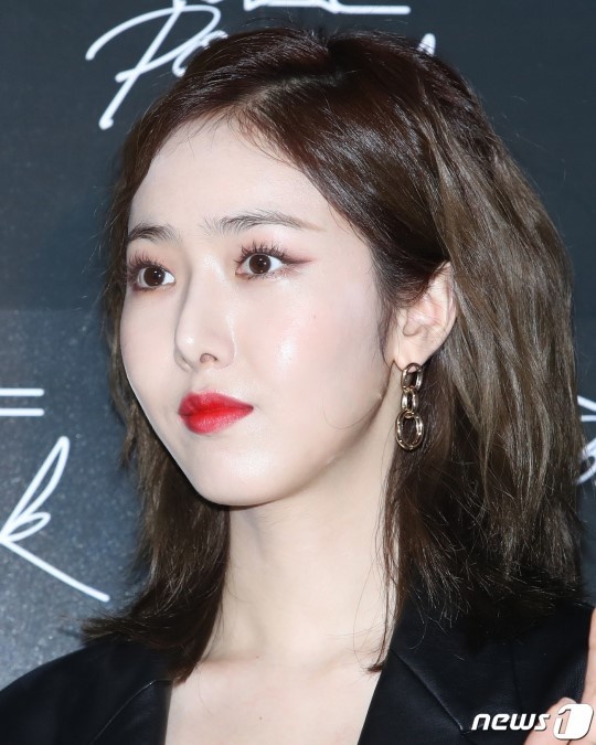 Umji xuất hiện với kiểu make up lạ ảnh 5 Umji xuat hien voi kieu make up la anh 5