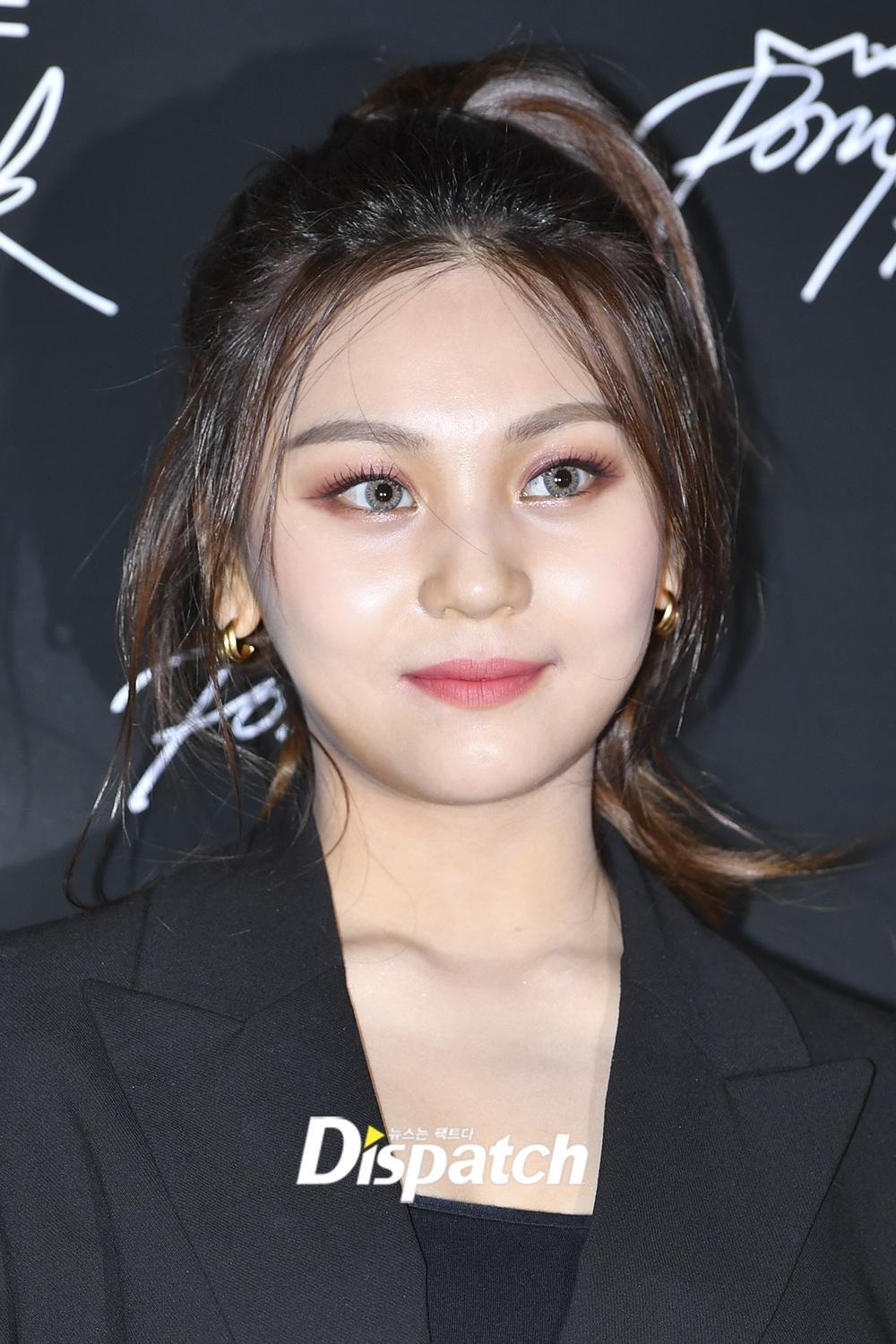 Umji xuất hiện với kiểu make up lạ ảnh 2 Umji xuat hien voi kieu make up la anh 2