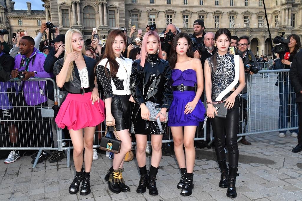 Itzy kem sac hon Dich Le Nhiet Ba anh 2