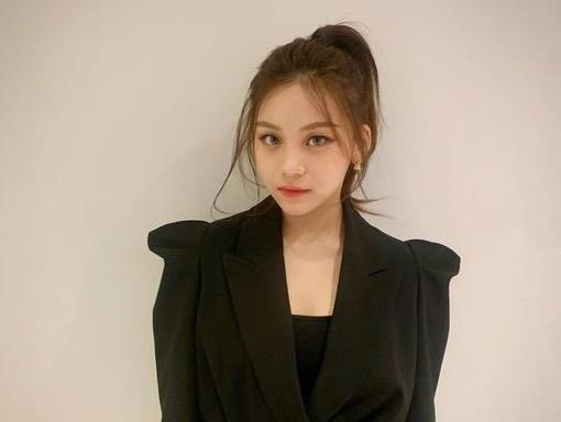 Umji (GFriend) xuat hien xinh dep nho giam can, doi kieu make up hinh anh