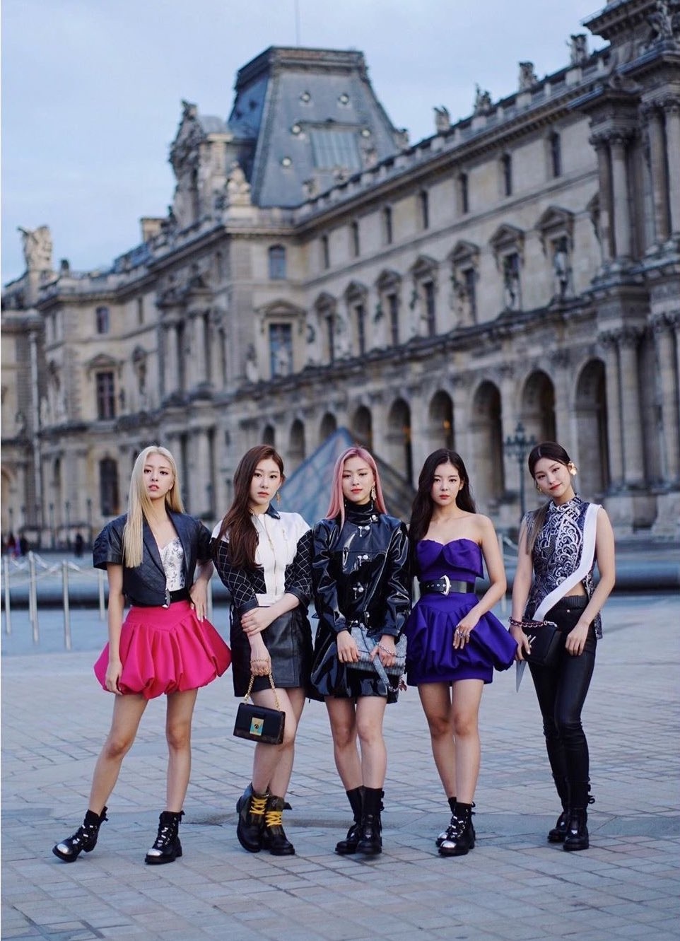 Itzy kem sac hon Dich Le Nhiet Ba anh 1