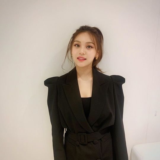Umji xuất hiện với kiểu make up lạ ảnh 3 Umji xuat hien voi kieu make up la anh 3