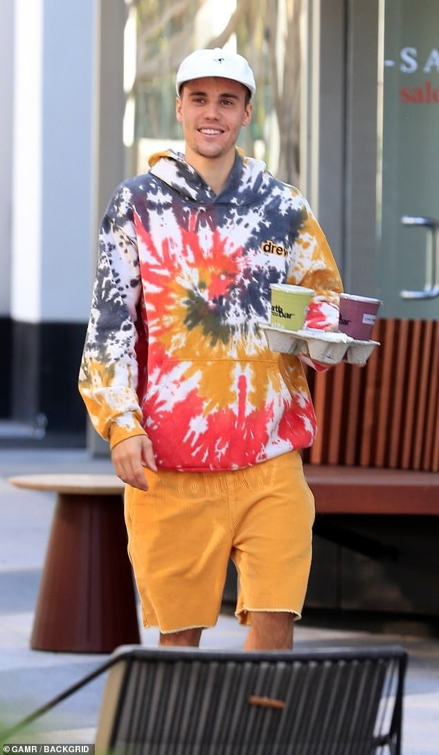 Justin Bieber suýt ngã vì đôi giày mới ảnh 4 Justin Bieber suyt nga vi doi giay moi anh 4
