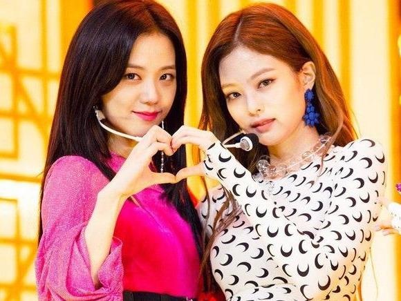 Jisoo va Jennie dung tro chuyen sau scandal doi xu bat cong hinh anh