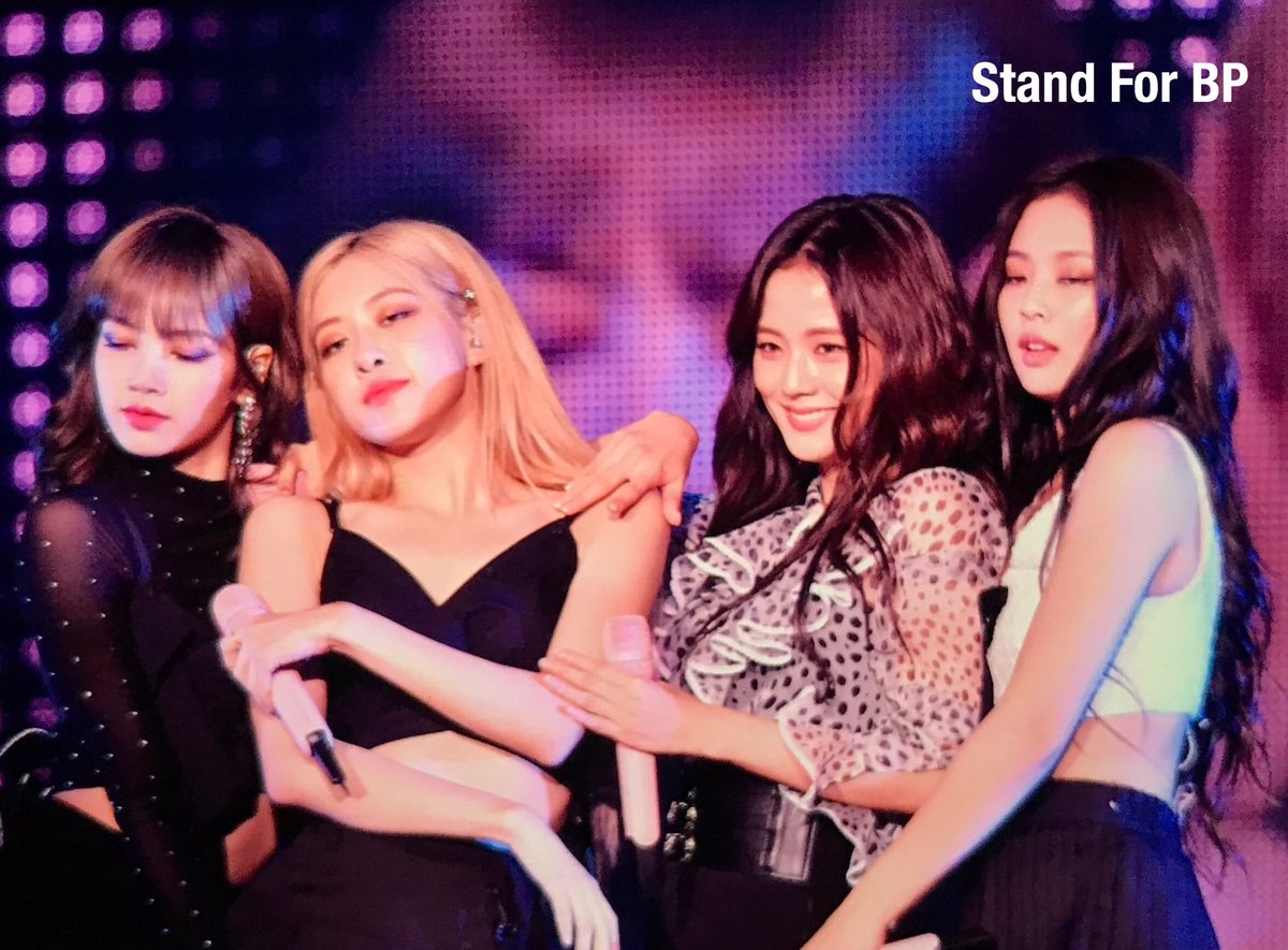 Jisoo bi doi xu bat cong anh 7