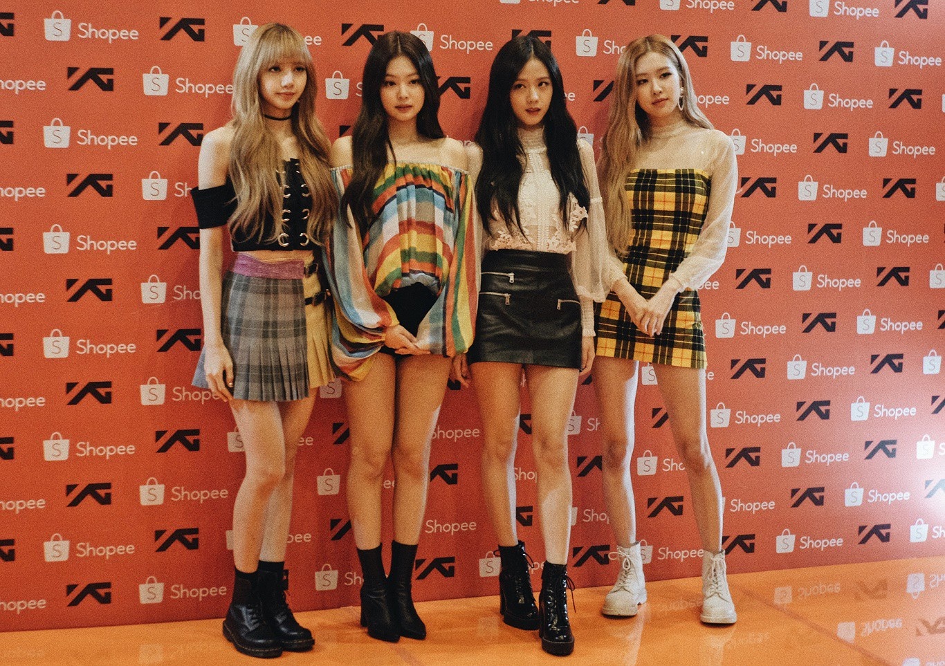 Jisoo bi doi xu bat cong anh 9