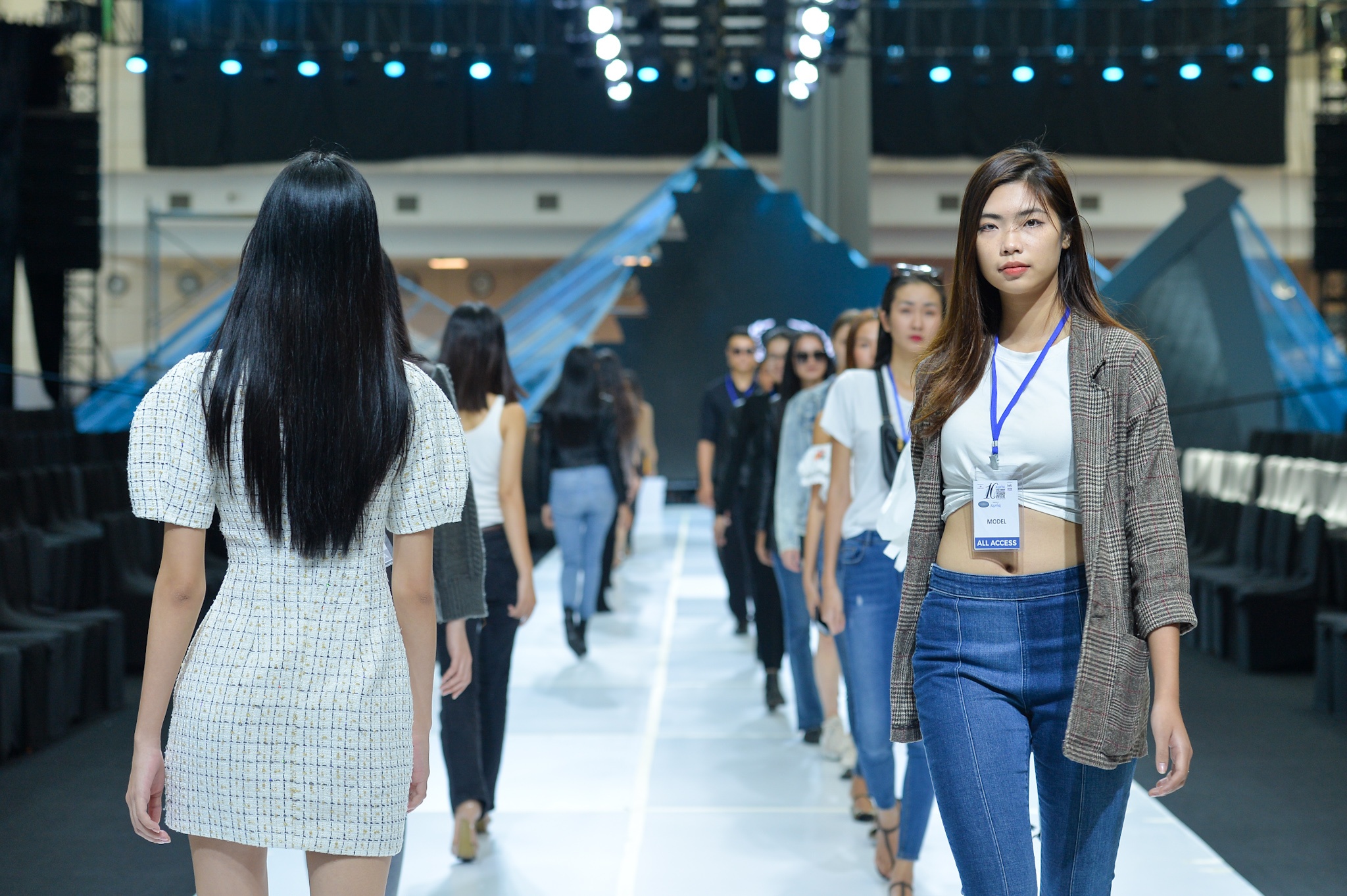 Hinh anh truoc dem dien anh 8