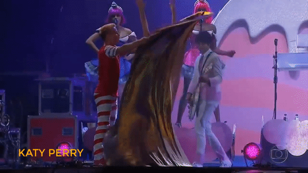 Sao Hollywood va nhung lan thay vay ao ngay tren san khau hinh anh