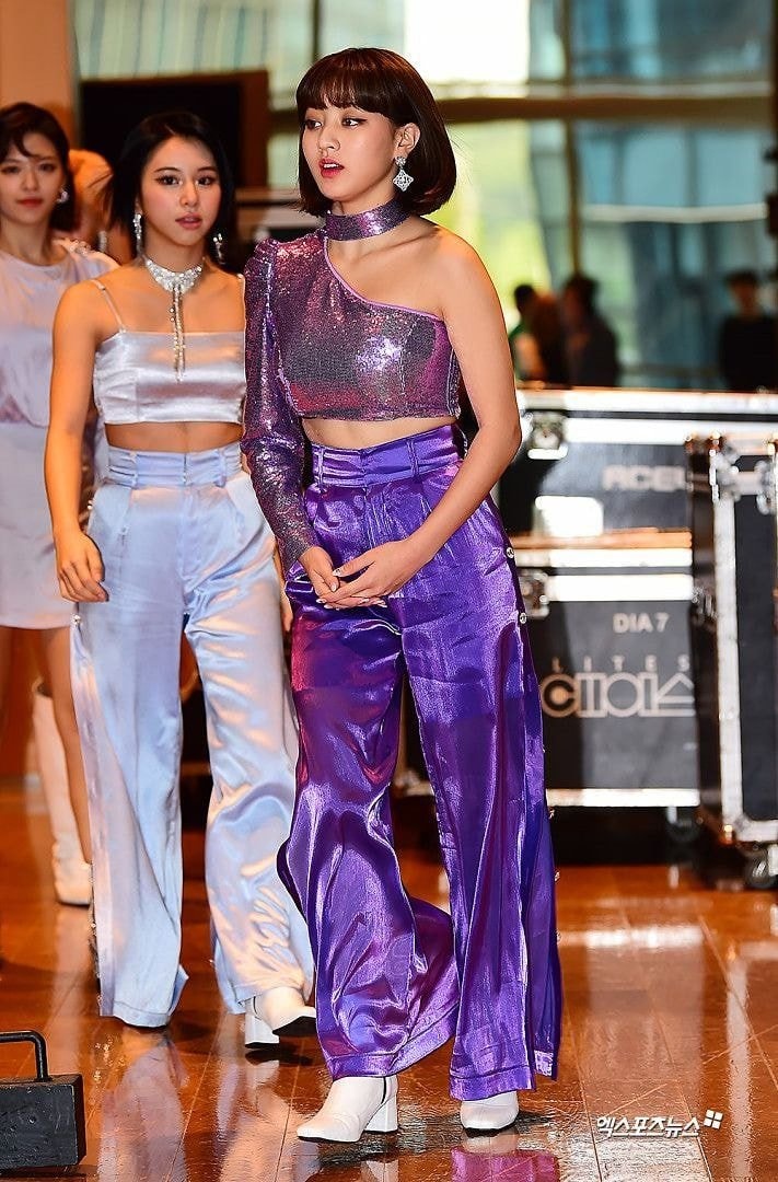 Nhom nu co trang phuc te nhat anh 5