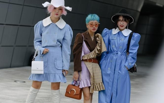 Gioi tre Han Quoc khong ngai dien do loe loet, kho hieu xuong pho hinh anh