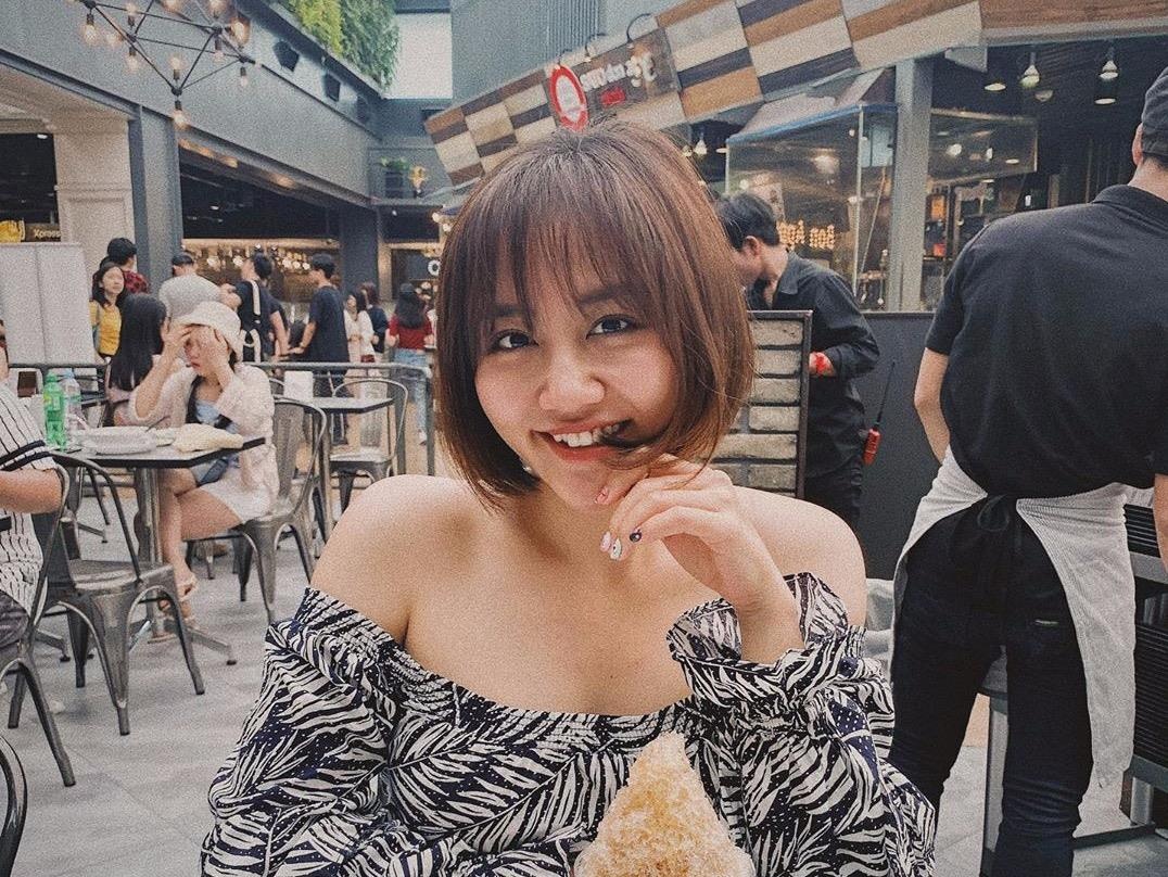 Van Mai Huong hat de the hien tinh cam voi ban trai hinh anh