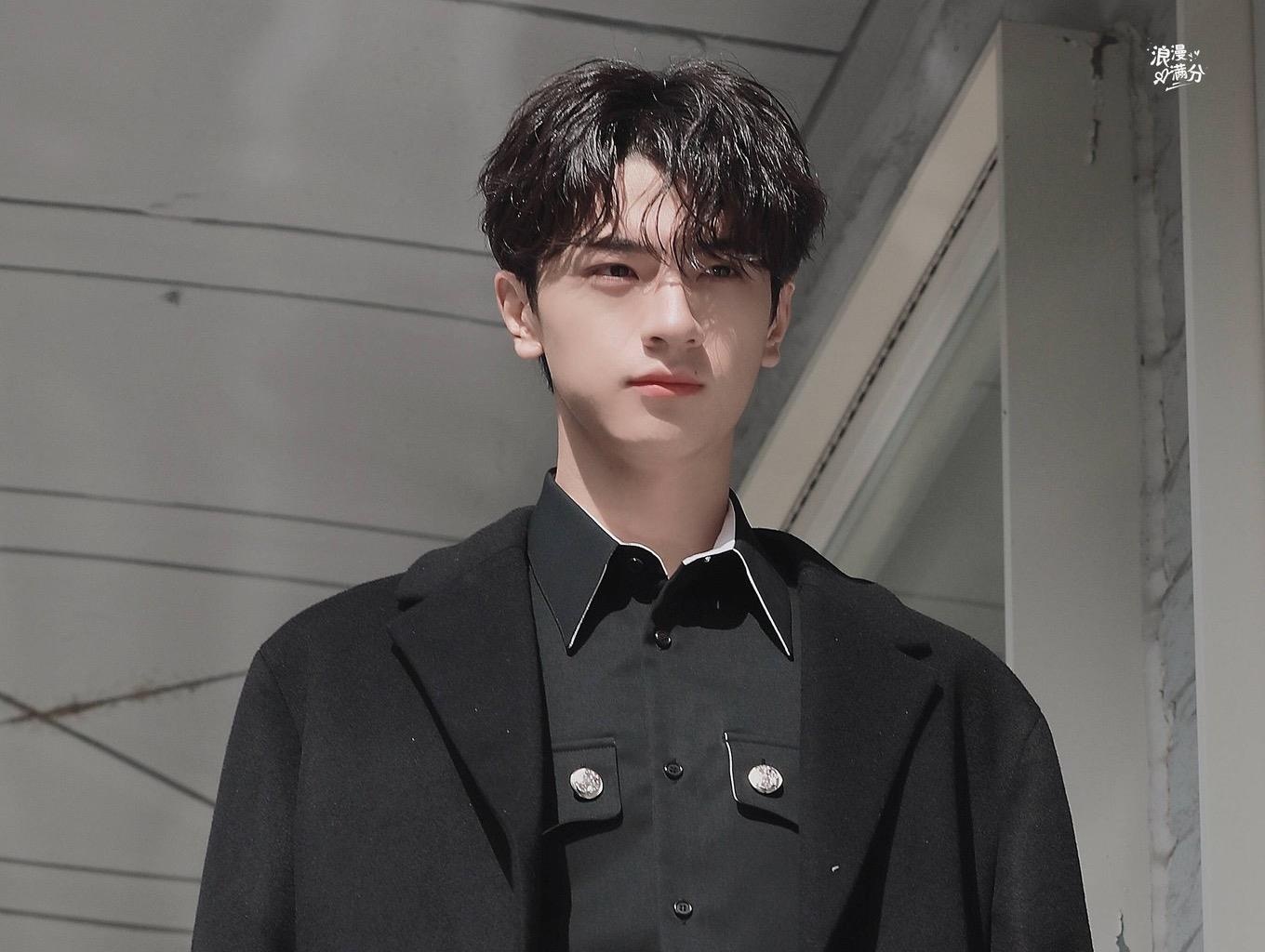 Cung du su kien, Lam Nhat chiem spotlight, mac dep hon han dan sao Han hinh anh