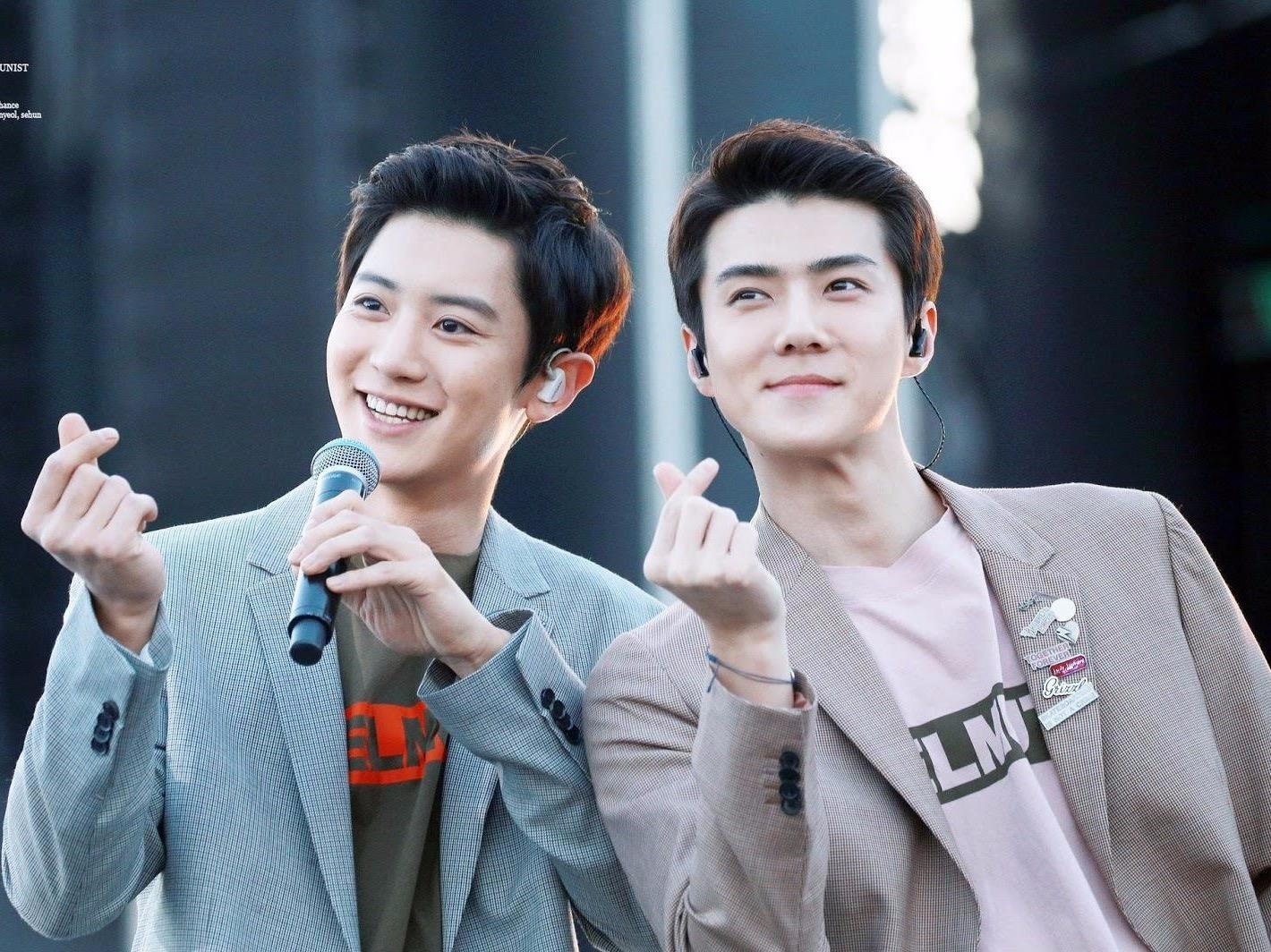 Chanyeol, Sehun than thiet trong hau truong hinh anh