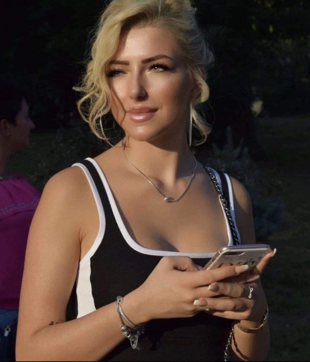 Chi 1000 USD để có ngoại hình giống Kylie Jenner ảnh 2 Chi 1000 USD de co ngoai hinh giong Kylie Jenner anh 2