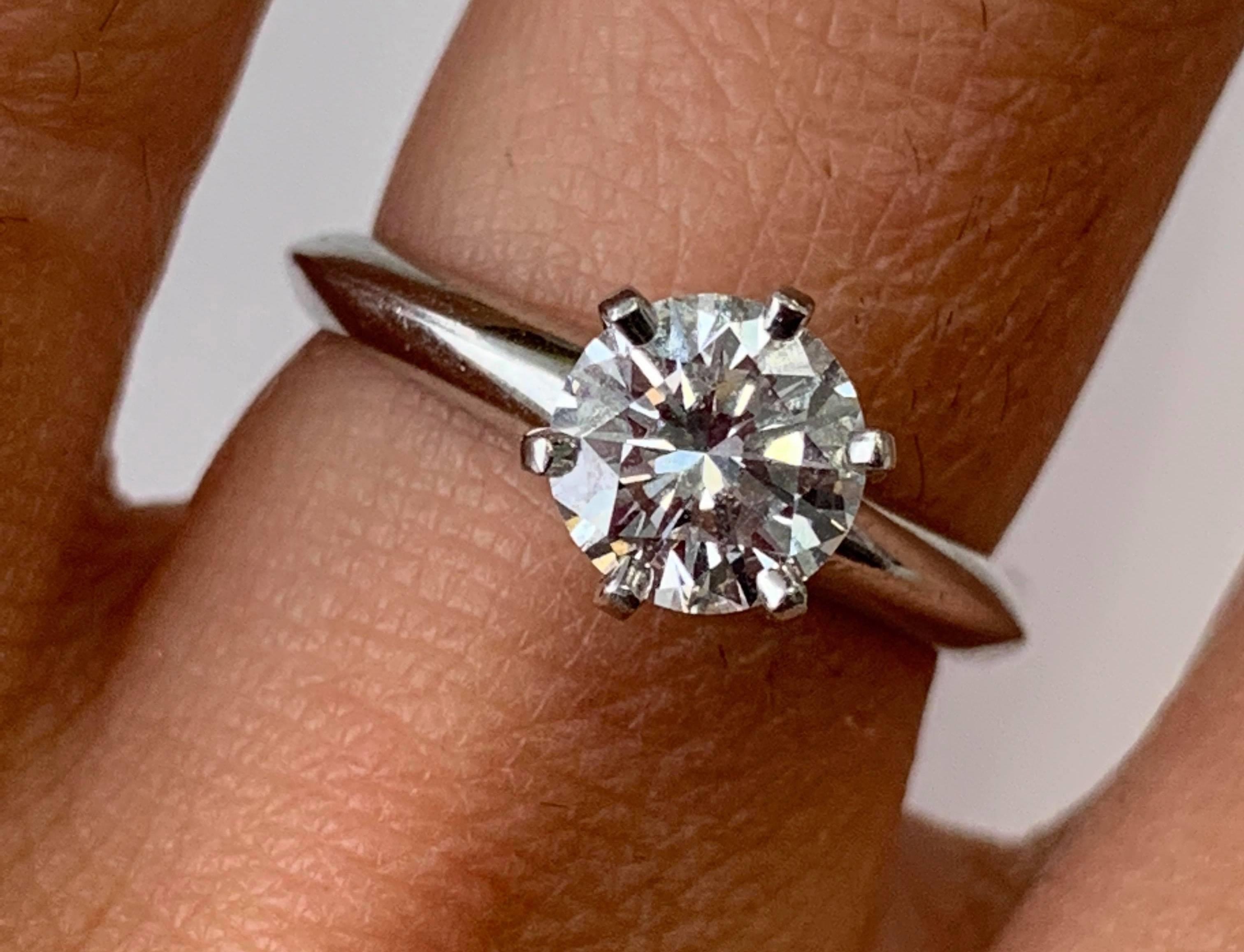 Quy trinh lam nhan cuoi cong phu cua hang Tiffany & Co. hinh anh