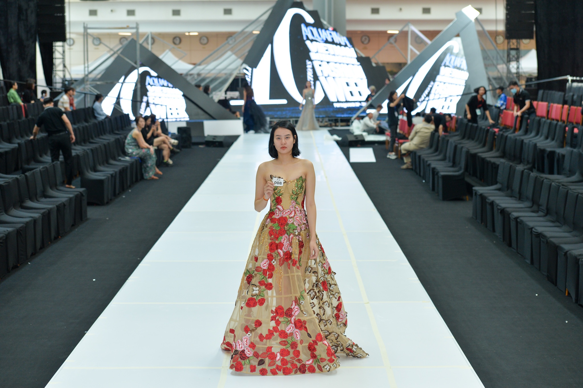 Hinh anh truoc dem dien anh 20