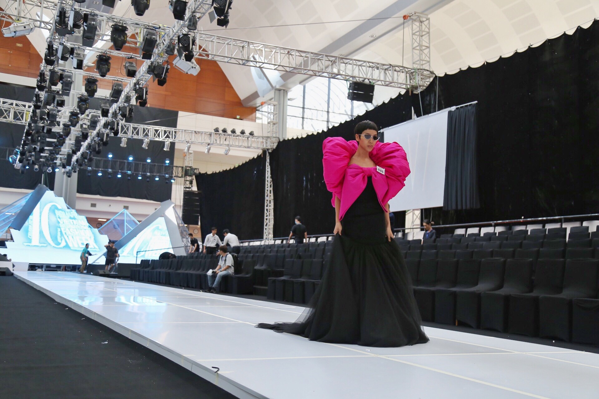 Hinh anh truoc dem dien anh 19