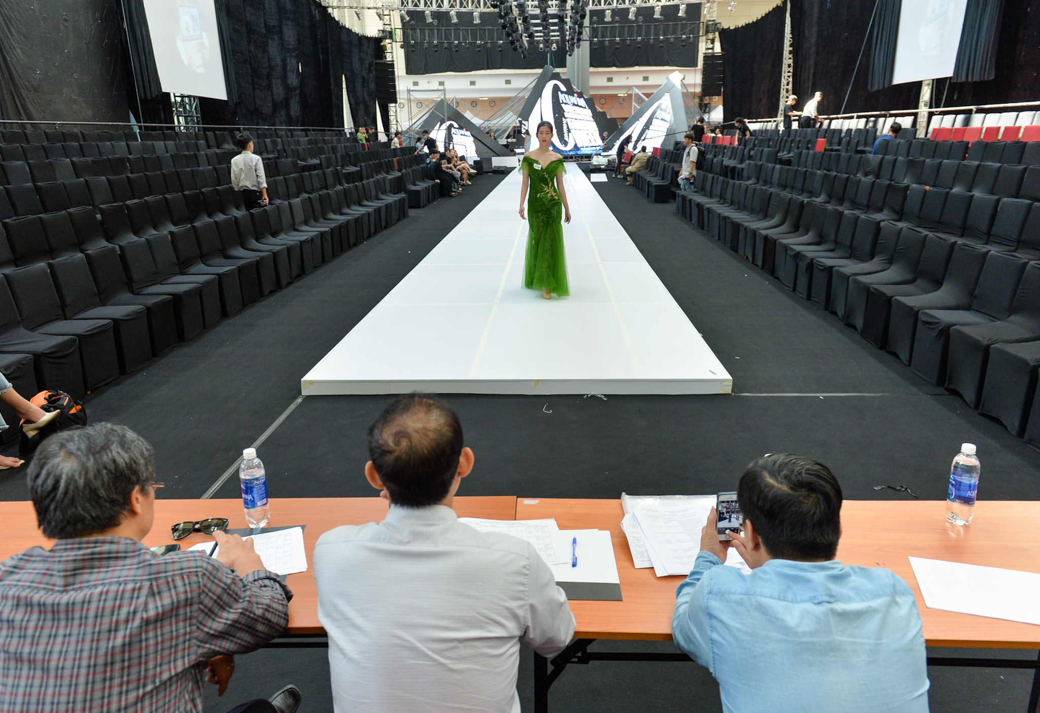 Hinh anh truoc dem dien anh 22