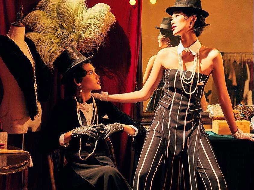 Sieu mau Mai Giang mac ao dai dang la, phoi cung phu kien co hinh anh