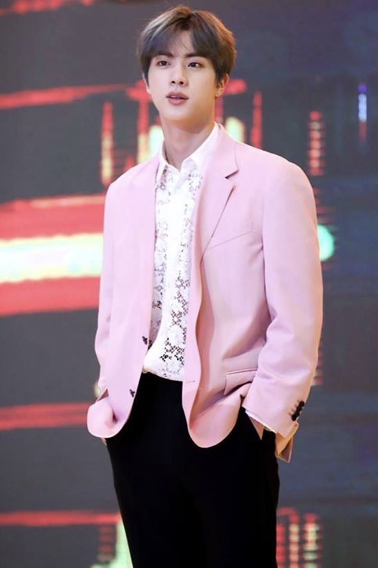 Jin BTS ra mat mau ao long hong anh 11