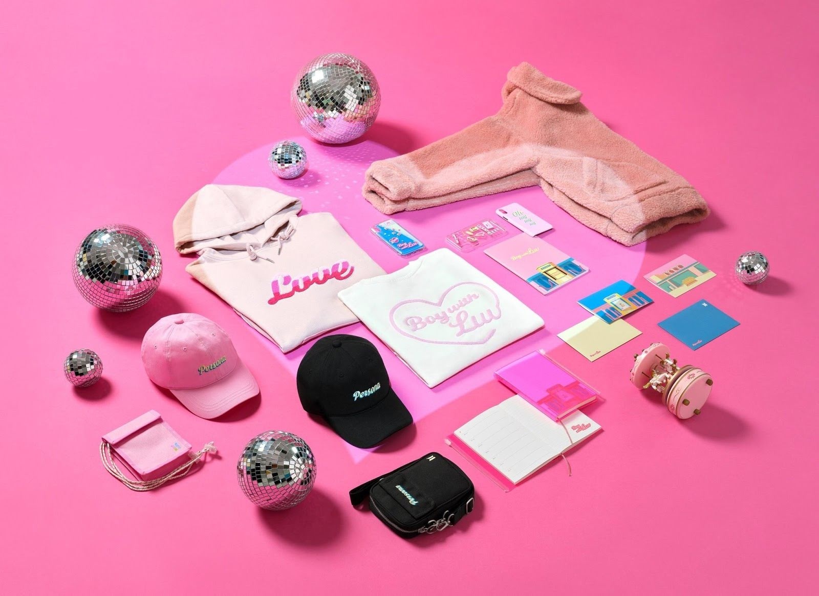 Jin BTS ra mat mau ao long hong anh 1