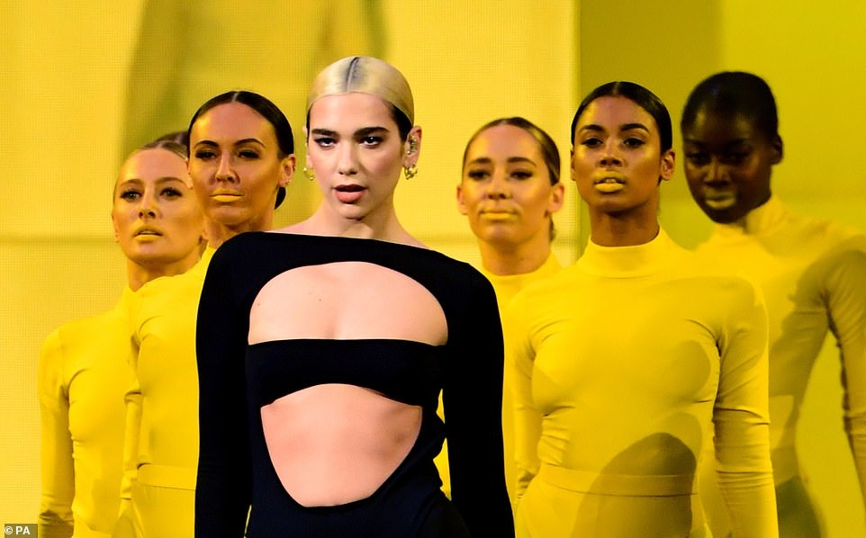 Dua Lipa dien thiet ke cat xe sau tai MTV EMAs 2019 hinh anh