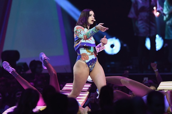 Dua Lipa dien vay cat xe anh 7