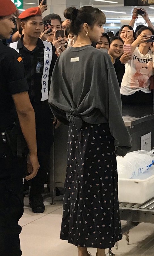 Lisa dien vay hoa nu tinh anh 5