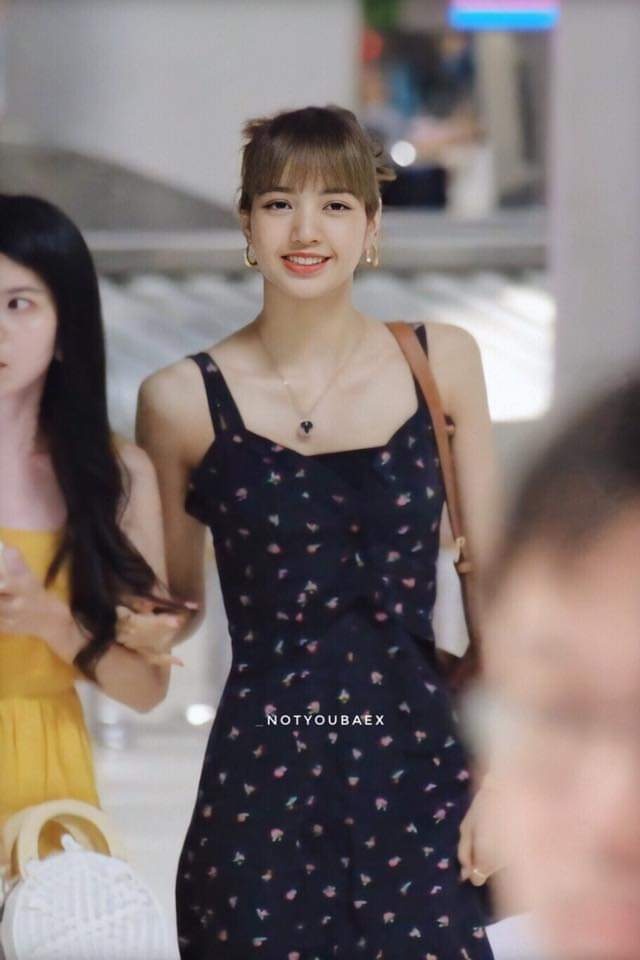 Lisa dien vay hoa nu tinh anh 3