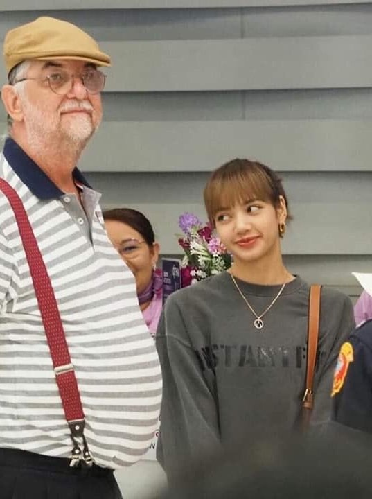 Lisa dien vay hoa nu tinh anh 4