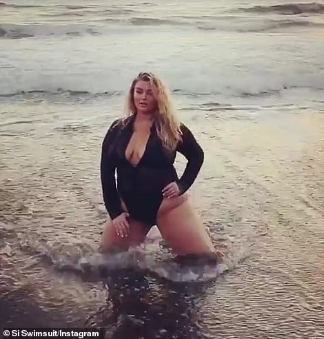 Mẫu ngoại cỡ diện bikini gây tranh cãi ảnh 1 Mau ngoai co dien bikini gay tranh cai anh 1