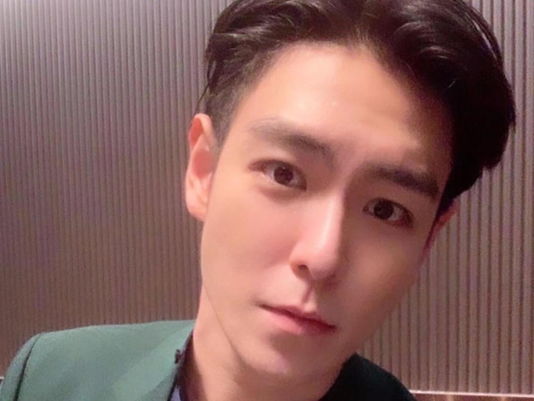 Top dien suit, khoe giong hat trong tiec sinh nhat hinh anh