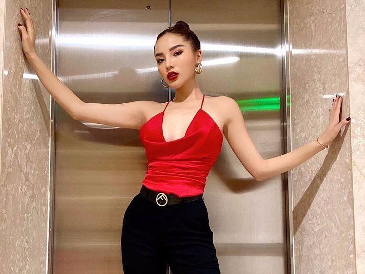 Ky Duyen mac ao xe nguc, Minh Hang tha dang voi bikini hinh anh