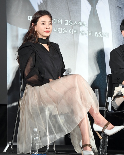 Honey Lee dien vay xuyen thau anh 2