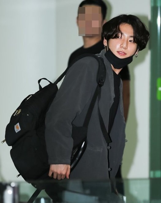 jungkook dan dau xu huong thoi trang anh 4