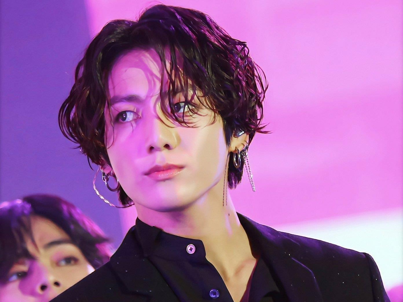 Jungkook la sao nam dan dau xu huong thoi trang hien nay hinh anh