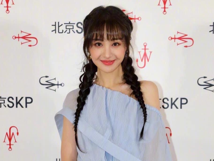 Trinh Sang gay kho hieu khi phoi vay ho vai voi giay sneakers hinh anh