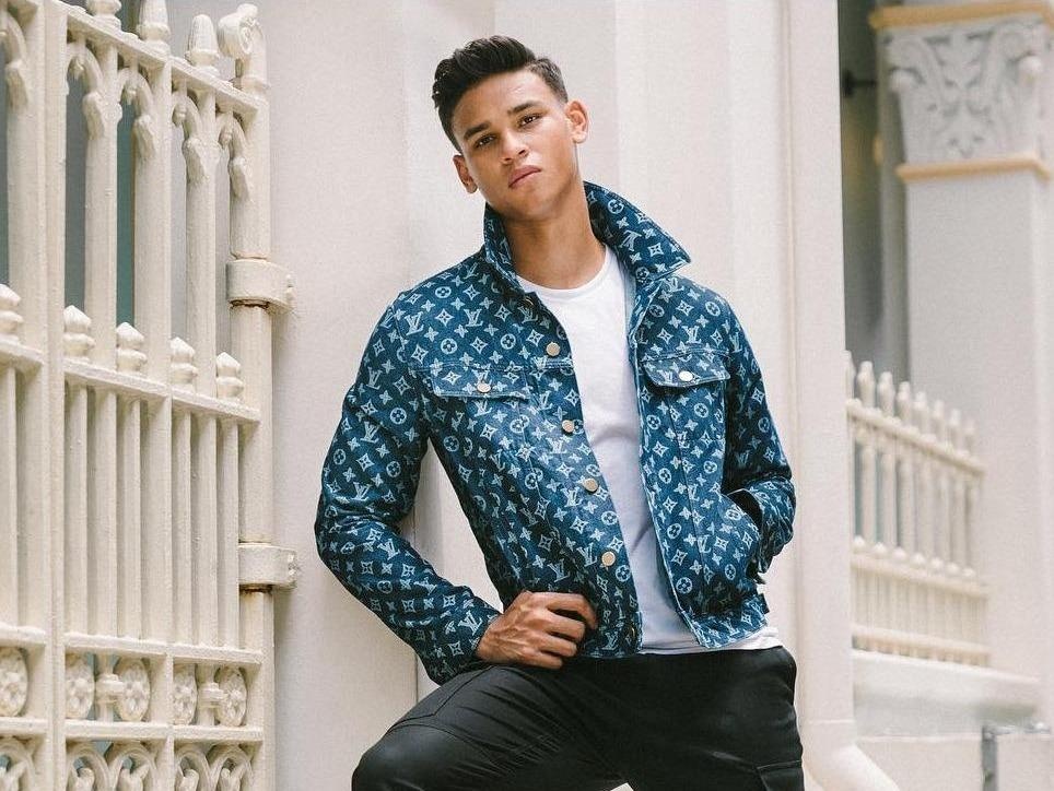 Doi truong U22 Singapore cao 1,89 m, chuong dien do hieu xuong pho hinh anh