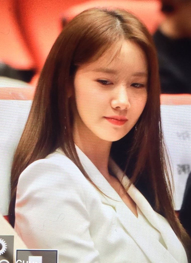 yoona diện vest trắng ảnh 2 yoona dien vest trang anh 2