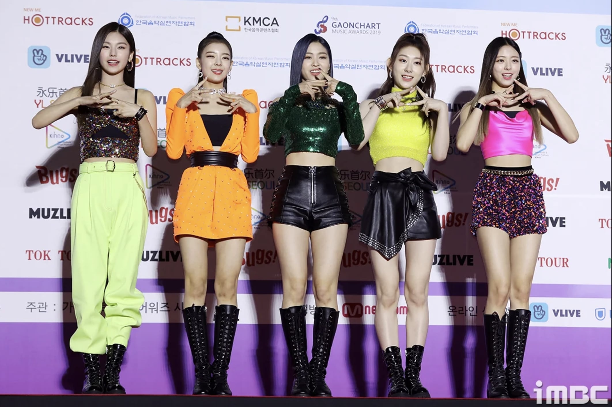 itzy dien do loe loet len san khau anh 3