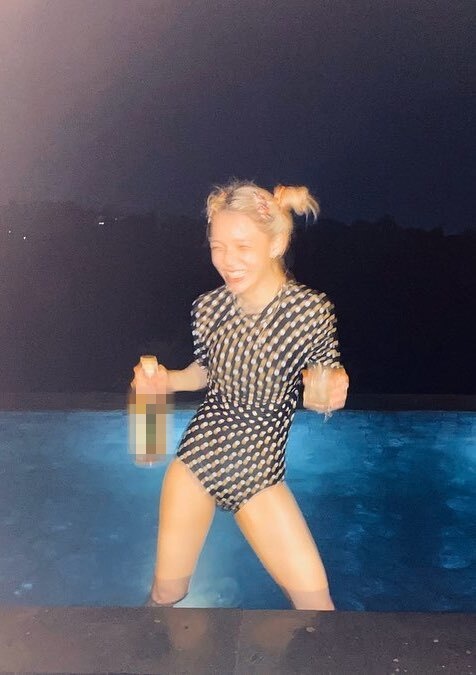 jimin bị chê khi diện swimsuit. ảnh 3 jimin bi che khi dien swimsuit. anh 3