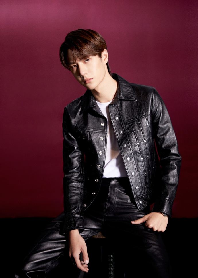 sao nu hoa ngu dien gi den dem hoi weibo anh 11