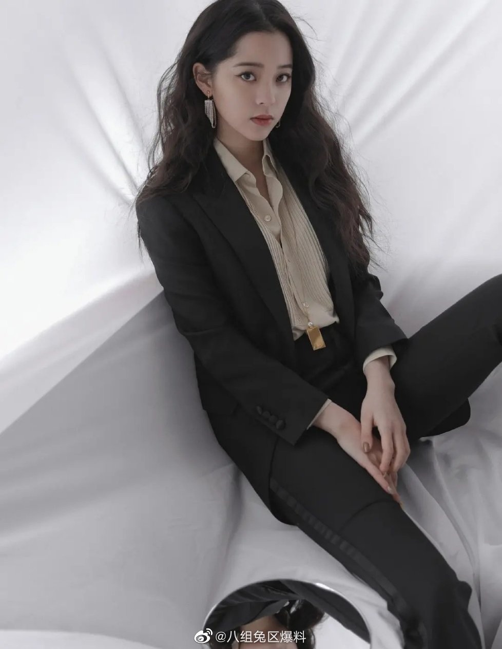 sao nu hoa ngu dien gi den dem hoi weibo anh 6