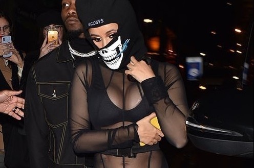 Nu rapper mac do xuyen thau, nhay nhot theo nhac hinh anh